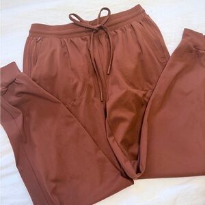 Rachel Zoe Mid-Rise Jogger in Warm Rust